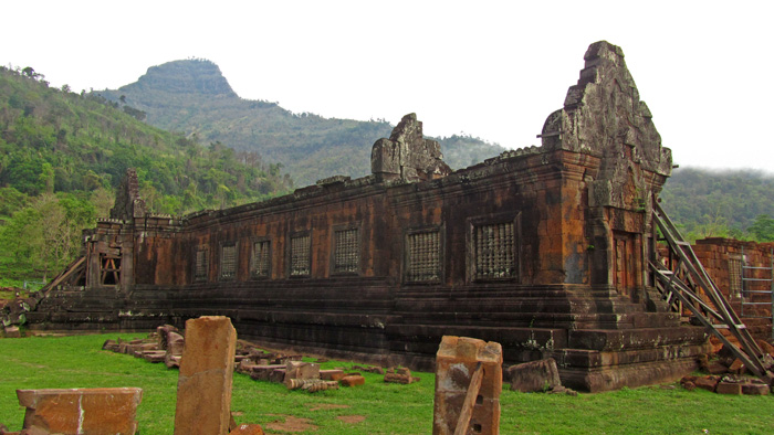 Day 05: VIENTIANE - PAKSE (B/L/D)